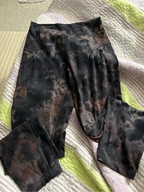 Lululemon size 8 Tie-Dye Black and Brown Athletic Leggings